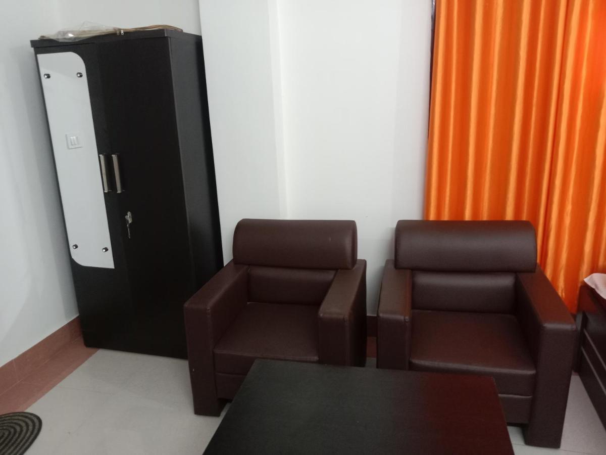 Niroda Guest House Ґувахаті Екстер'єр фото